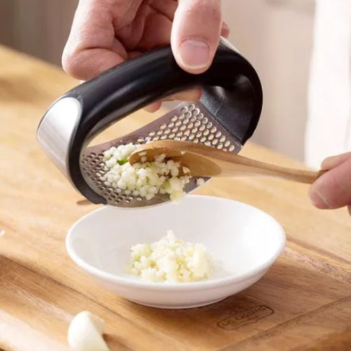 Premium Stainless Steel Garlic Mincer & Ginger Crusher – Easy Grip Garlic Press